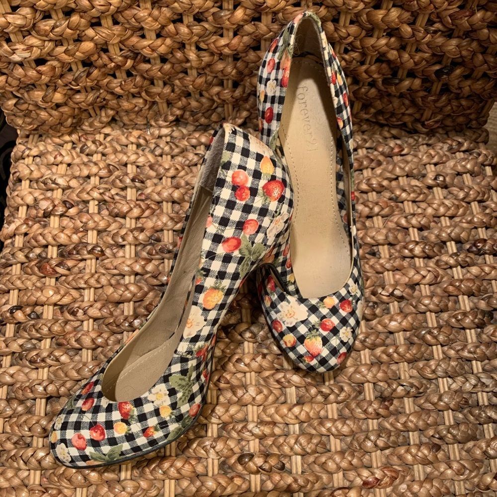 Forever 21 gingham berries print heels sz 5.5 - Picture 3 of 4